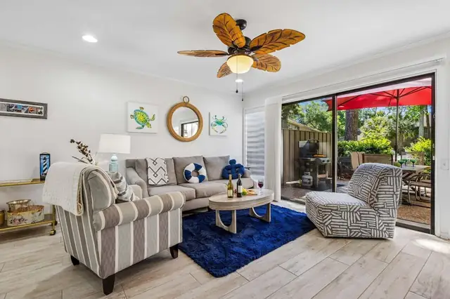 Living room at Water Oak 32